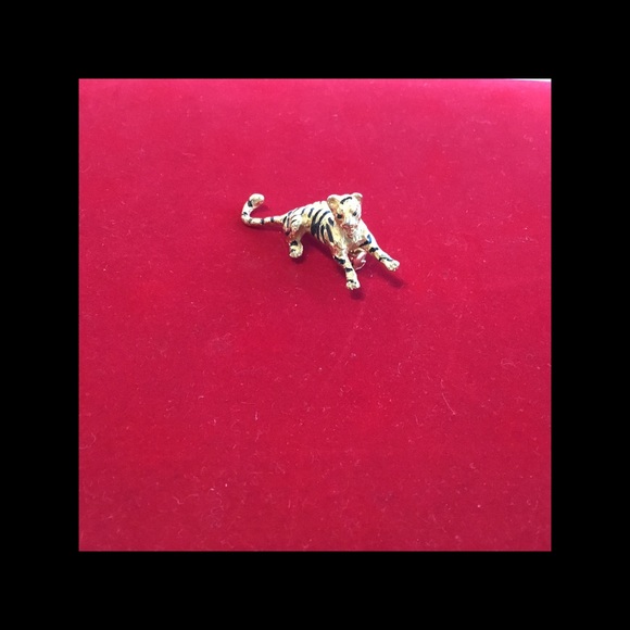 Vintage Tiger Pin great on clothes bags etc - Picture 7 of 7